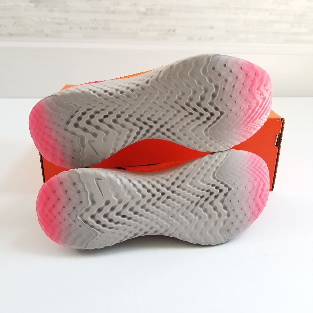 New Wmns Nike Epic React Flyknit Sneakers - Picture 7 of 8